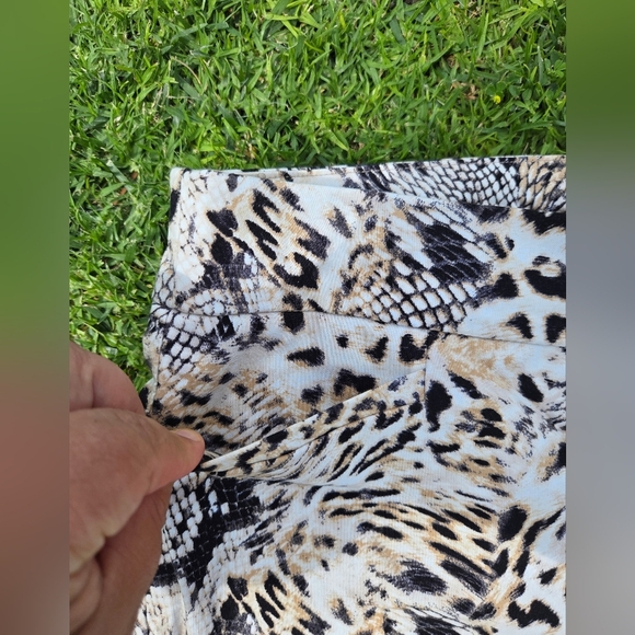 Chico's Animal Print Capris Crop Pants Size 0.5 =USA 6 - Picture 4 of 4